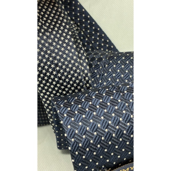 Tommy Hilfiger Mens Navy Blue Geometric Dot Silk Necktie Made in USA WPL 2831 - Picture 2 of 10